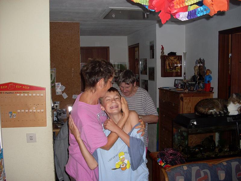 Brians 12. Geburtstag 008.jpg - Big birthdayhug